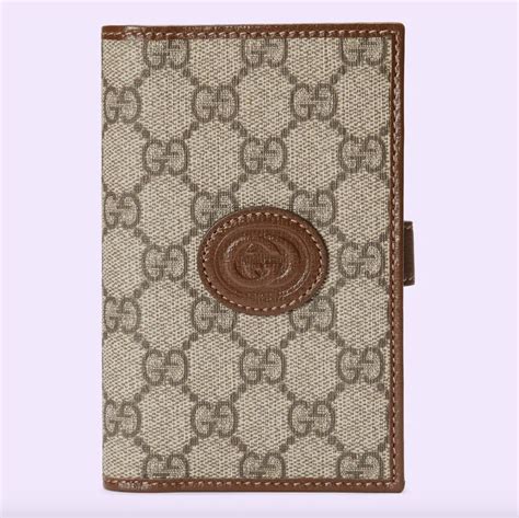 porta passaporte gucci|9 Luxurious Gucci Passport Holder Picks .